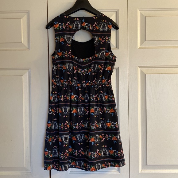 Three Ena Dress - Picture 4 of 4